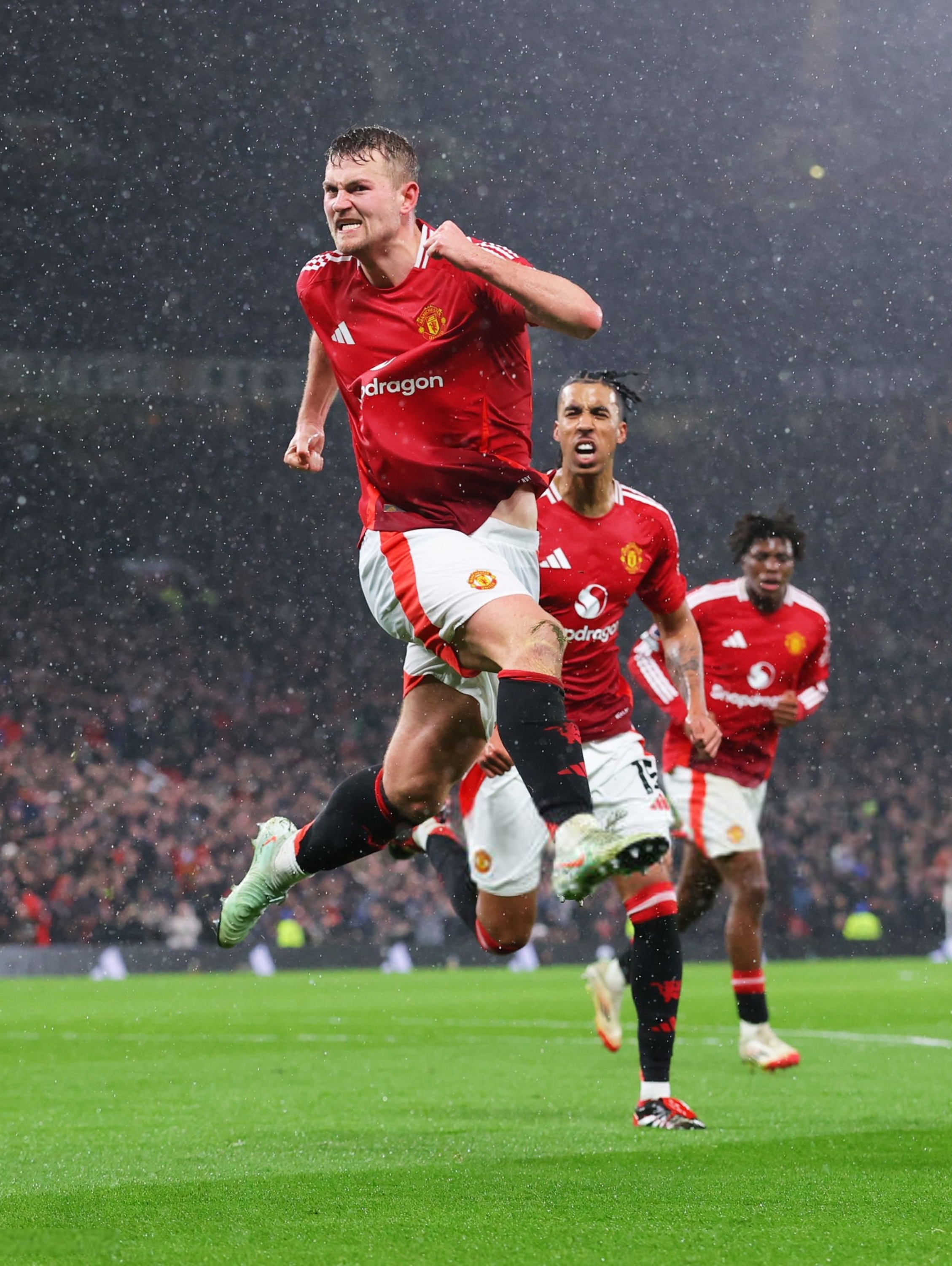 爱游戏官方网站-曼联击败老对手海港，晋级之路一路高歌！的简单介绍